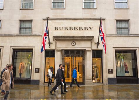 Burberry chief marketing officer to depart .